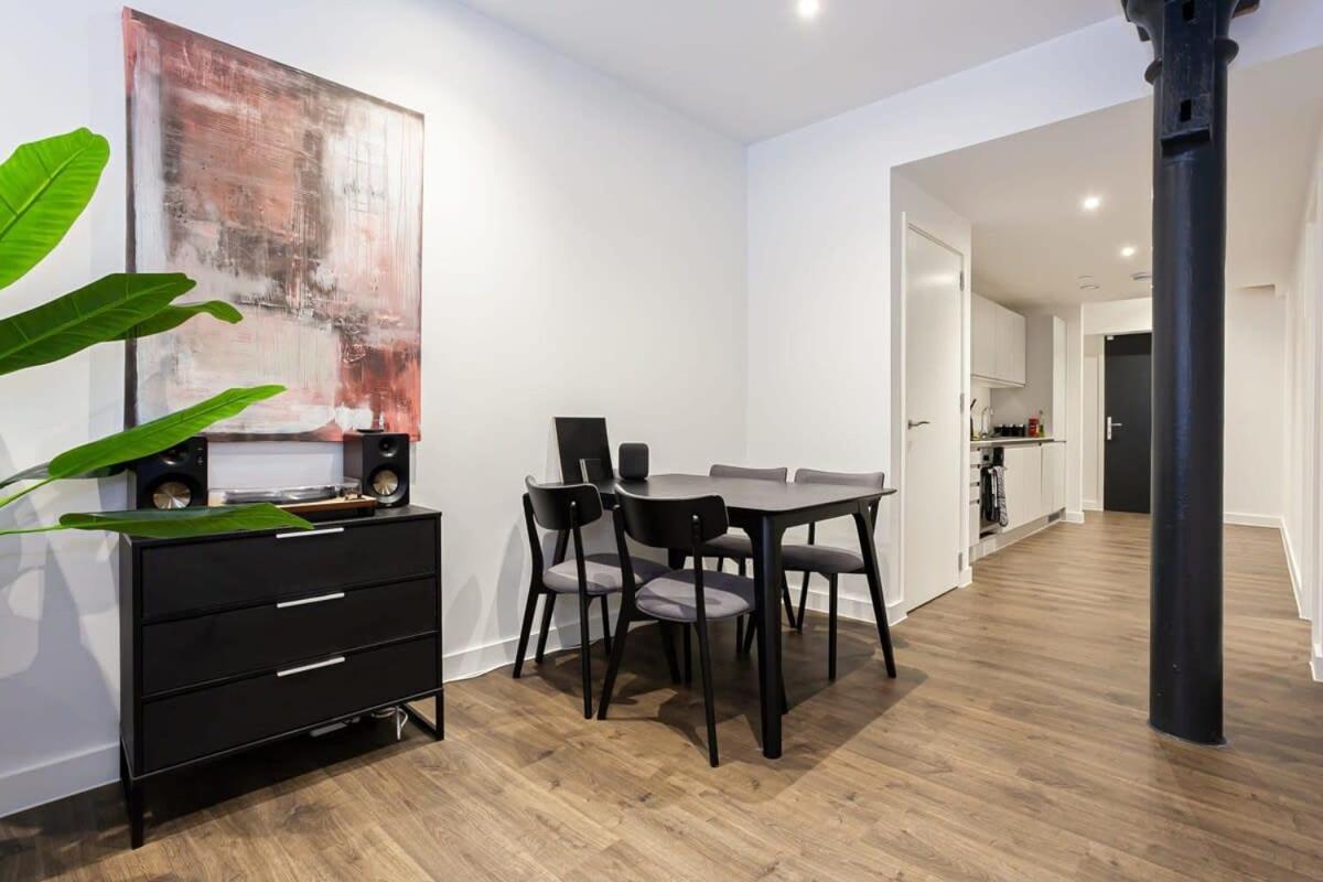 Stylish Modern In Манчестер